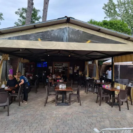 4 Or 6 Persons Toscana Viareggio Bosco Italie مكان تخييم *