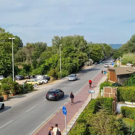 4 Or 6 Persons Toscana Viareggio Bosco Italie Campsite