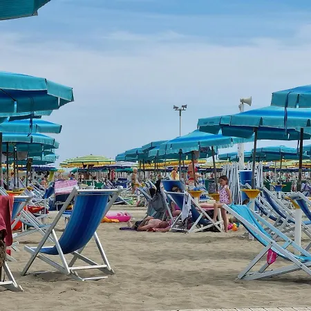 4 Or 6 Persons Toscana Viareggio Bosco Italie Torre del Lago Puccini